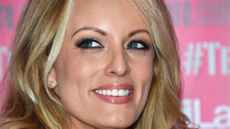 Stormy Daniels Poses Topless As She Recounts How She Was。